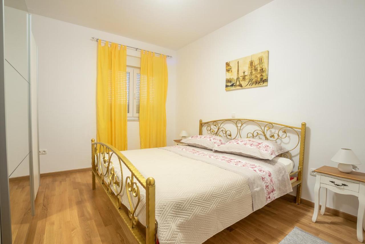 Apartments Sandrina Vrsi Exterior foto
